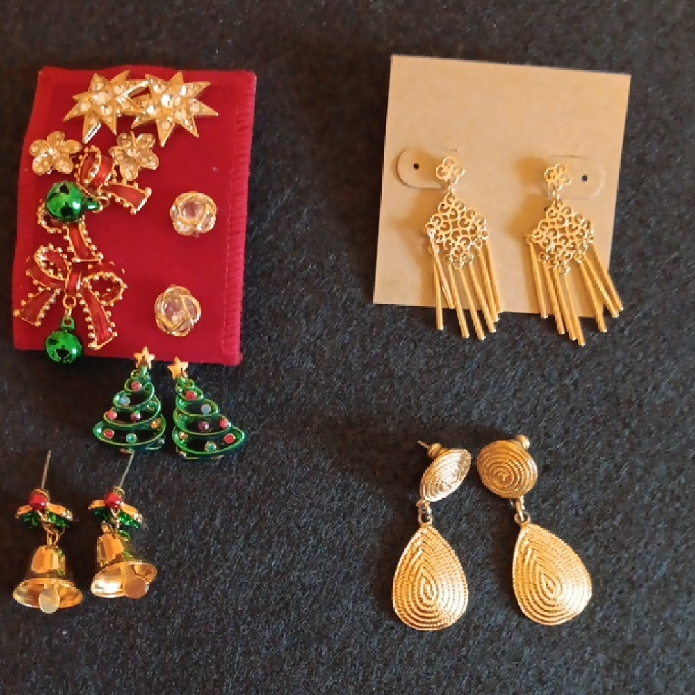 Elegant Gold and Green Holiday Earrings Set